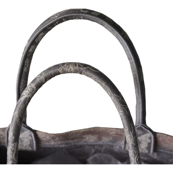 Christian Dior Medium Embroidered Toile De Jouy Light Grey Canvas Tote - Picture 5 of 10